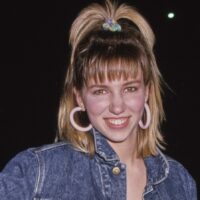 Debbie Gibson avait 16 ans lorsqu'elle a percé dans les années 80 – à quoi elle ressemble aujourd'hui
