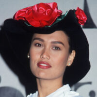 La star des années 90, Tia Carrere, est toujours une telle bombe aujourd'hui
