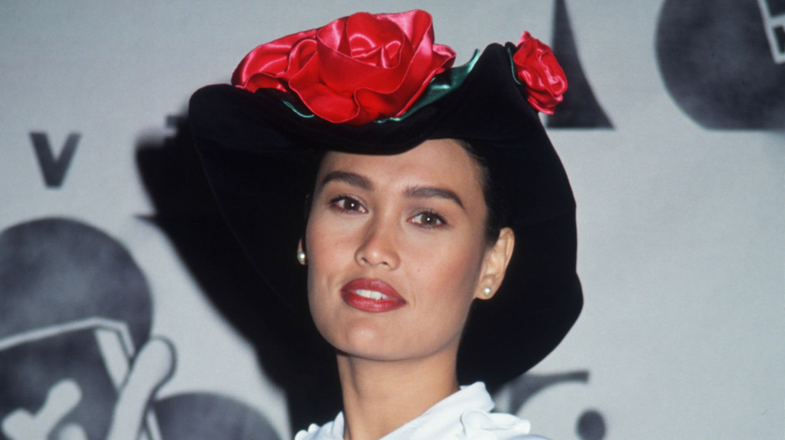 La star des années 90, Tia Carrere, est toujours une telle bombe aujourd'hui