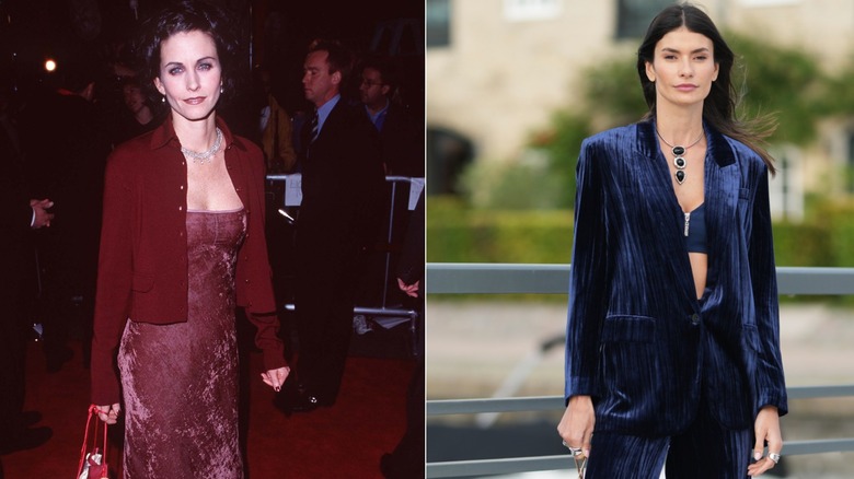 À gauche : Courteney Cox porte une robe en velours froissé lors de la première de 