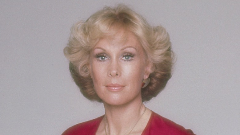 Barbara Eden pose pour un portrait en 1980