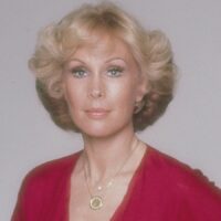 7 superbes coiffures de Barbara Eden à reproduire si vous avez les cheveux courts