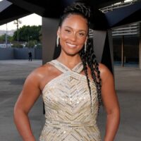 Citation du jour par Alicia Keys : « Vous pouvez porter tous les plus beaux vêtements du monde, mais… »