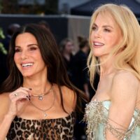 Nicole Kidman et Sandra Bullock nous enchantent avec de superbes looks pour la première de Practical Magic 2