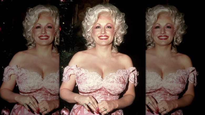 Une photo de Dolly Parton en 1981 à New York.