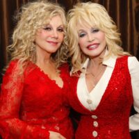 Stella, la célèbre sœur de Dolly Parton, 77 ans, est toujours aussi magnifique aujourd'hui