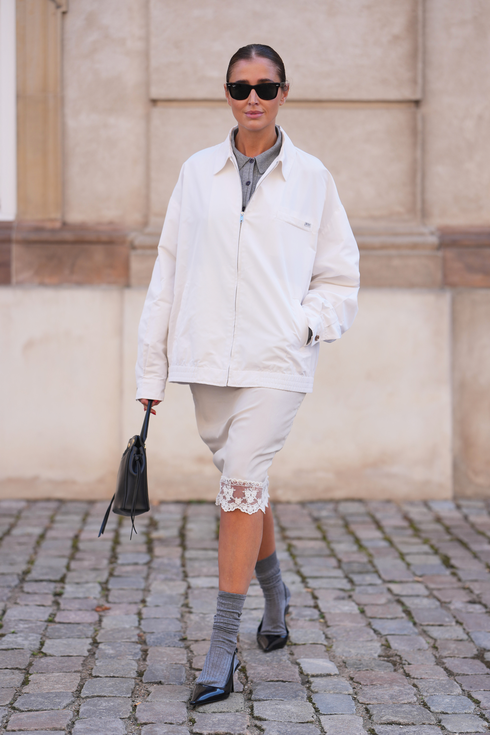 La jupe en dentelle est une tendance en automne.