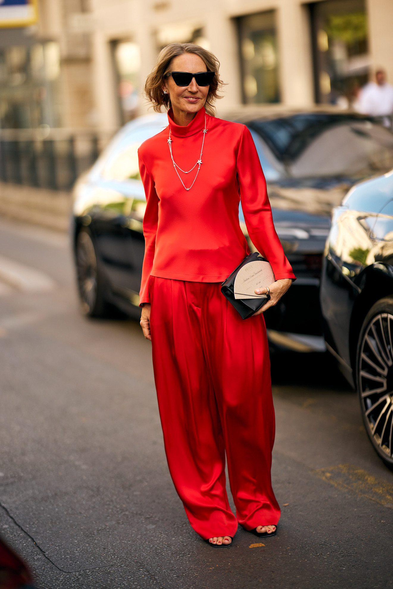 Look total rouge pour sortir dîner.
