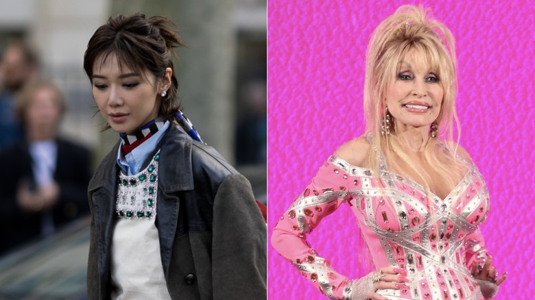 À gauche : une femme porte une coiffure mi-haute, mi-bas. À droite : Dolly Parton avec une coiffure mi-haute mi-bas pour une séance photo 2023.