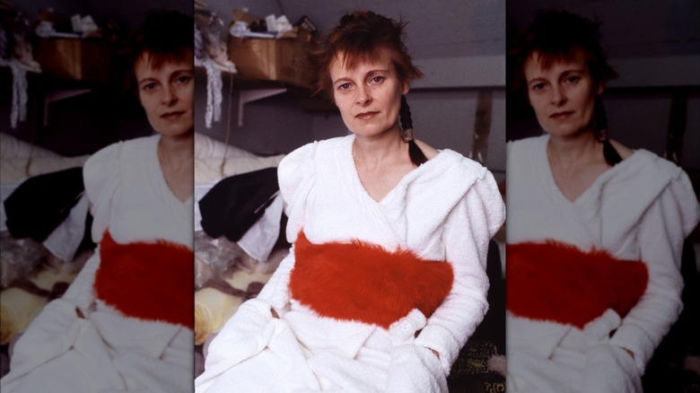 Vivienne Westwood dans son studio londonien en 1982.