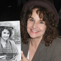 À quoi ressemble la star des années 80 Diane Franklin sans ses boucles emblématiques