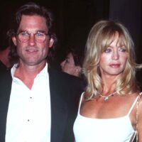 Ce moment sur le tapis rouge de 1996 est l'un des looks les plus sous-estimés de Goldie Hawn