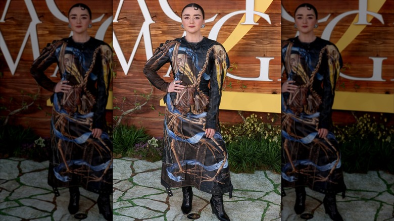 Maisie Williams porte une tenue mal ajustée lors de la première de Practical Magic 2