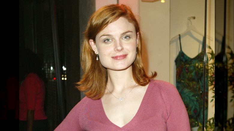 Emily Deschanel aux cheveux cuivrés le 14 octobre 2003