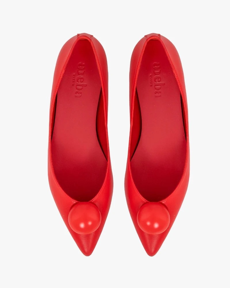 Ballerines en cuir rouge avec ballon, modèle Matilda.