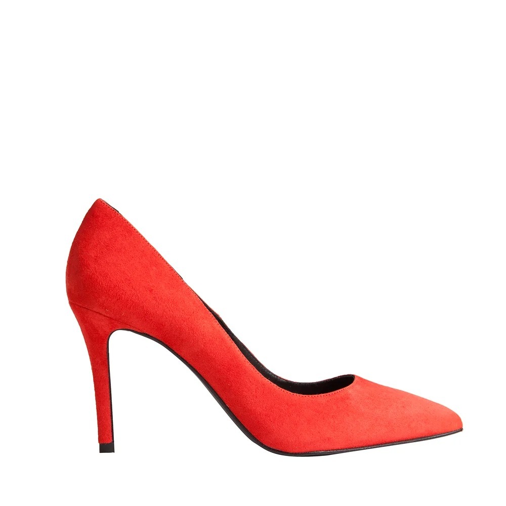 Escarpins en daim rouge.