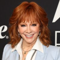 6 coiffures Reba McEntire parfaites pour les femmes de plus de 40 ans