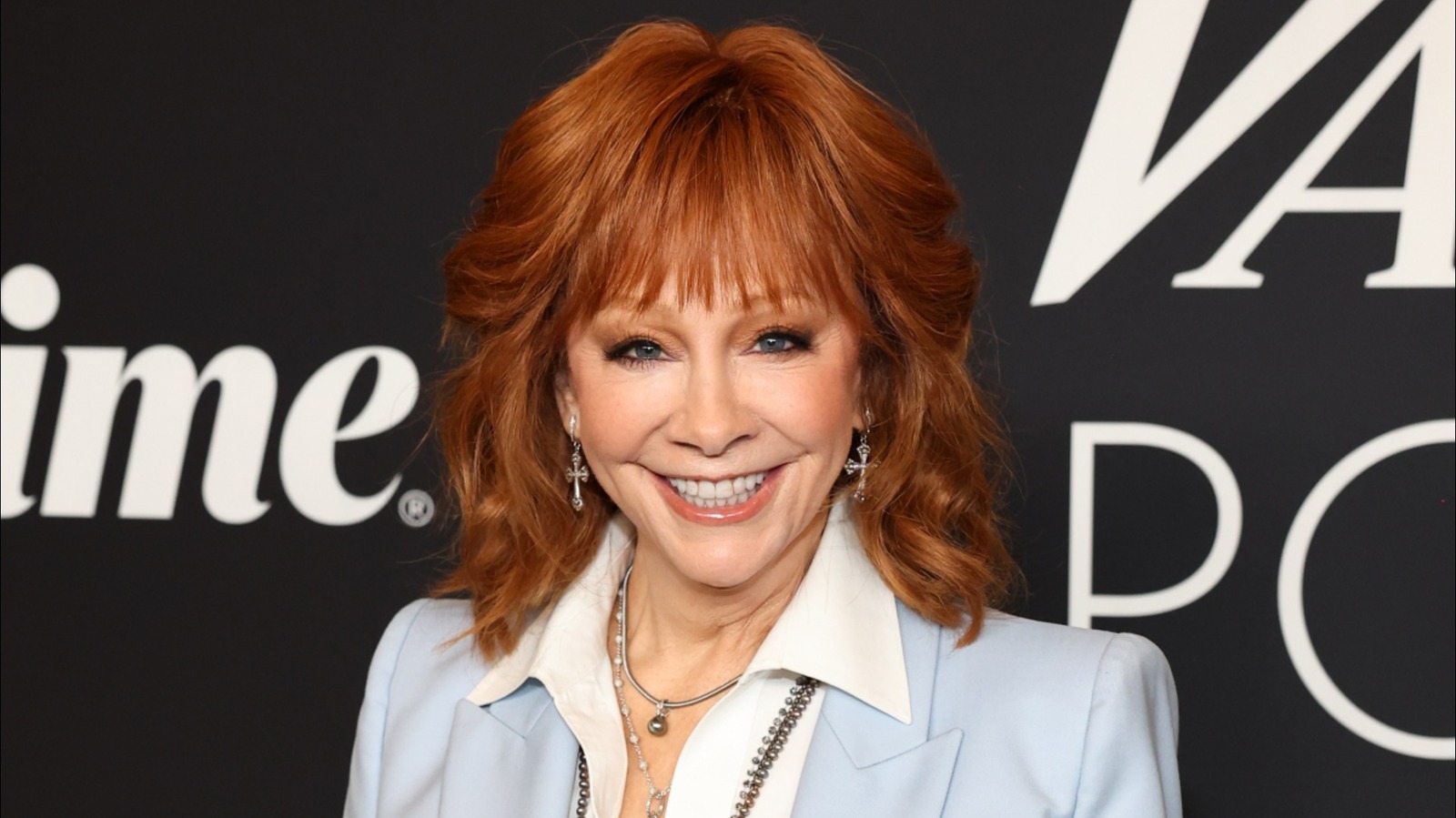 6 coiffures Reba McEntire parfaites pour les femmes de plus de 40 ans