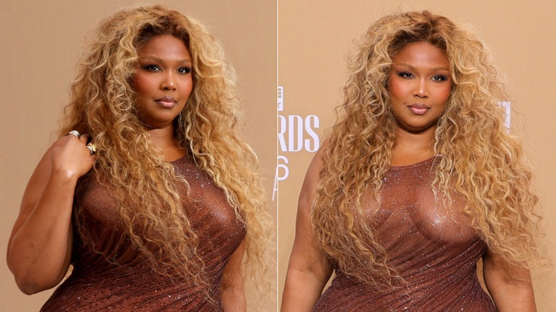 Lizzo aux cheveux blonds bouclés en 2026