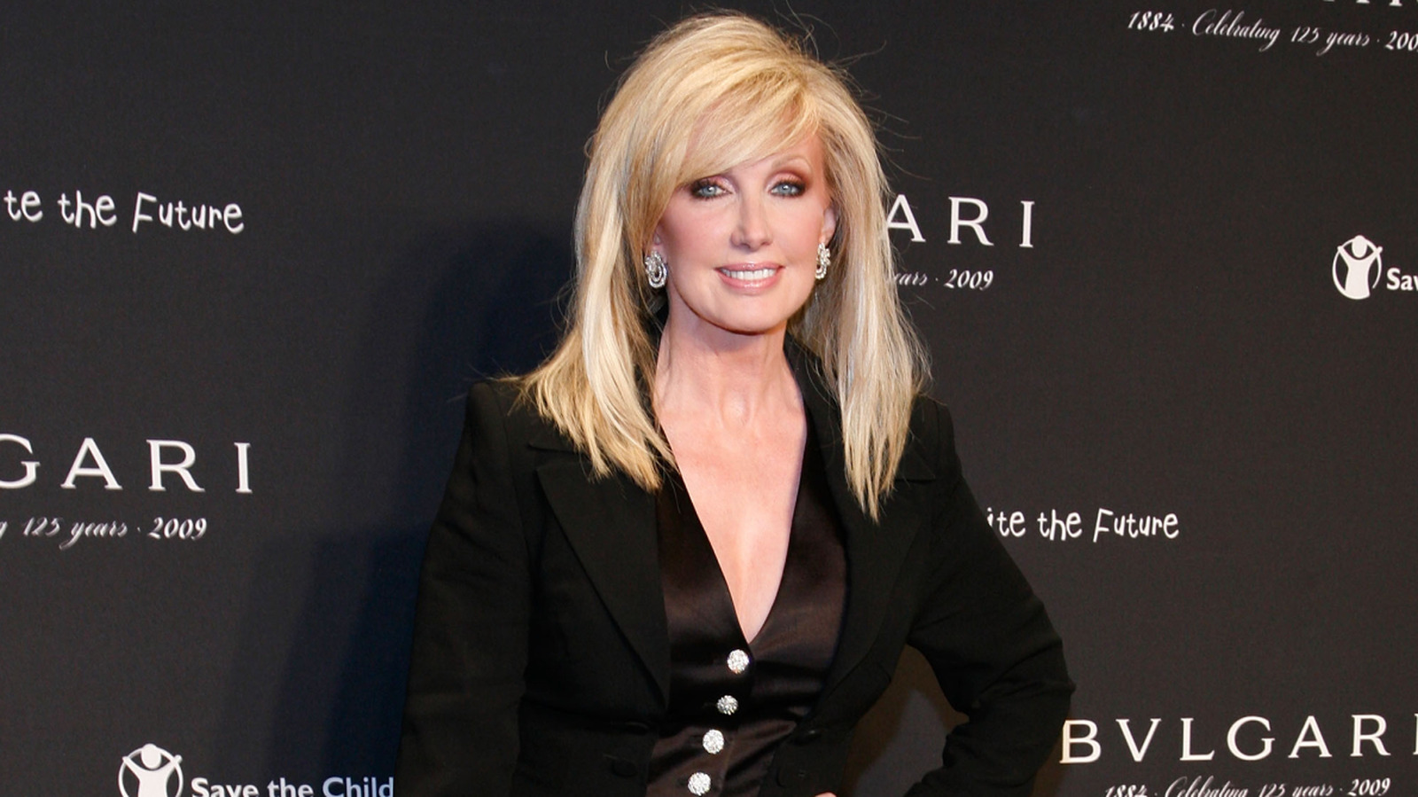 8 photos de la frange volumineuse de Morgan Fairchild qui vous feront prendre les ciseaux