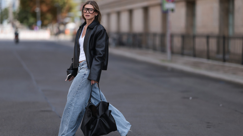 Sophia Geiss en jean baggy en Allemagne en 2026.