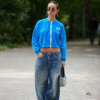 Les plus grandes tendances en matière de denim de l'automne 2026 incluent des styles de retour des années 80 et des coupes confortables