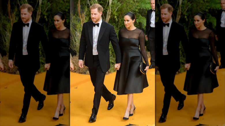 Meghan Markle porte une robe trapèze noire à côté du prince Harry en costume