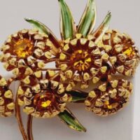 C'était dans chaque boîte à bijoux des années 50 – c'est maintenant une trouvaille vintage précieuse