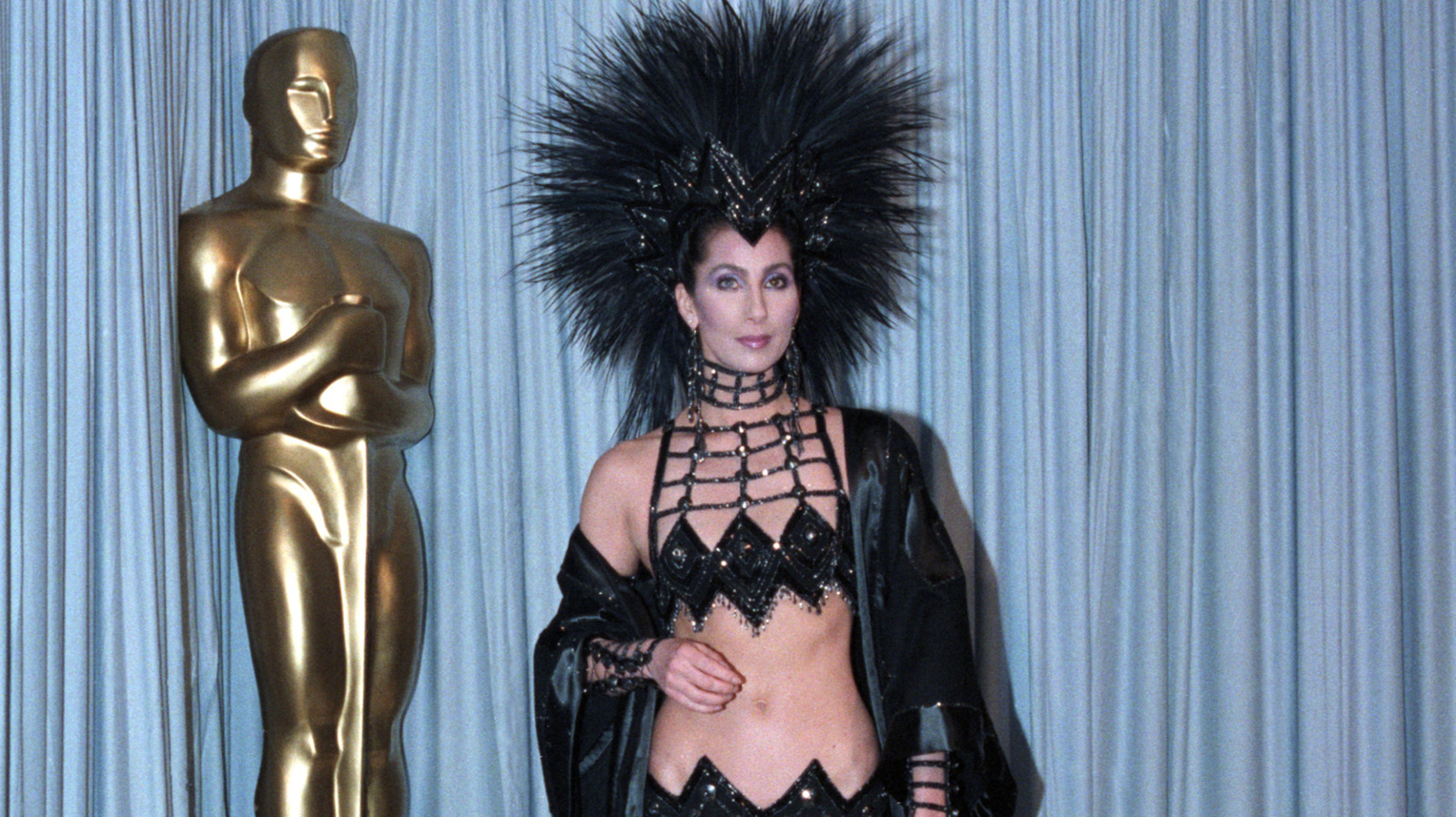 7 des tenues de style Bob Mackie les plus emblématiques portées par des célébrités