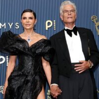 Lisa Rinna et Harry Hamlin expérimentent audacieusement la mode dans le moment sucré et épicé des Emmys 2026