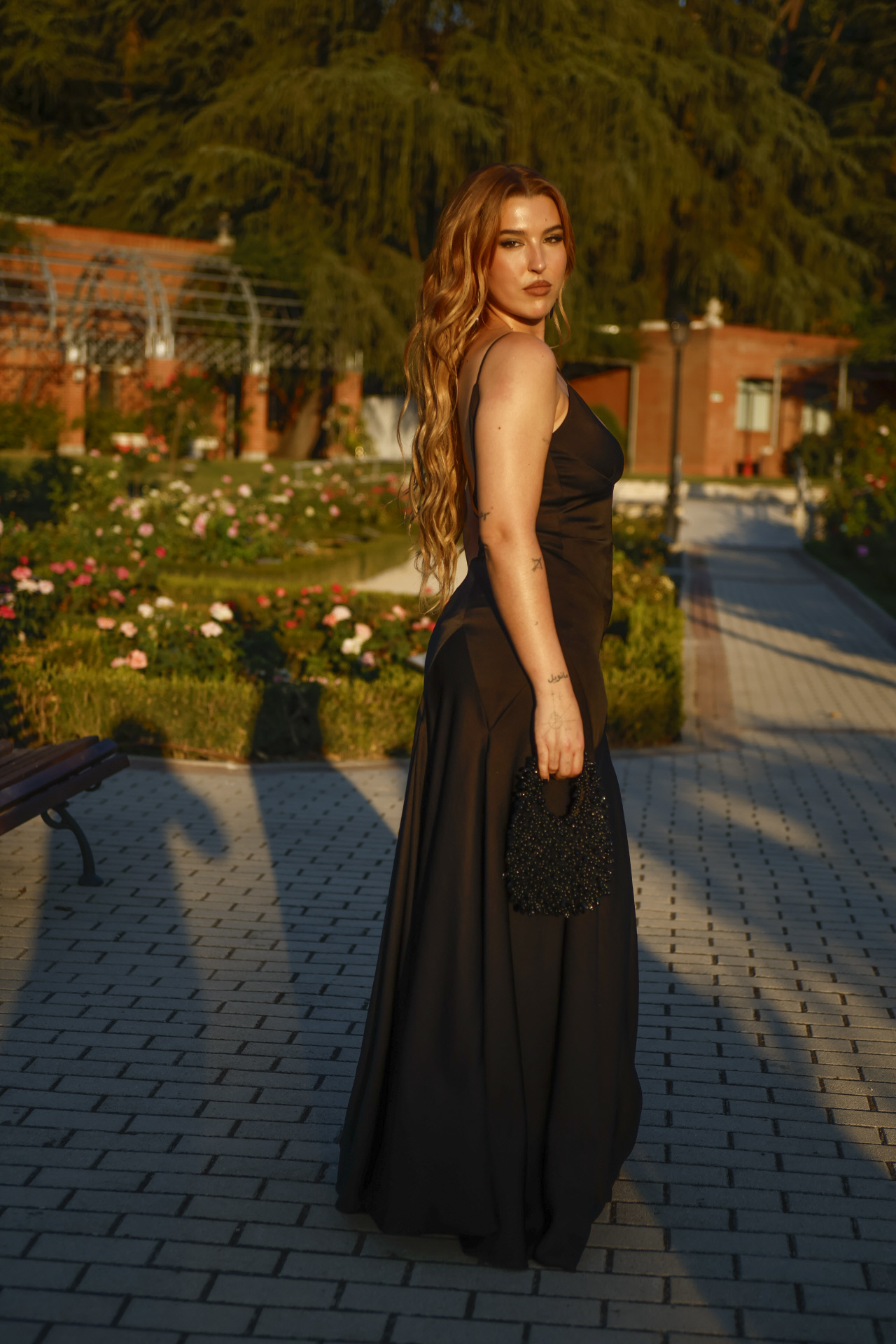 Alba Díaz sur le point de voir la collection S/S 2027 de Palomo Spain.