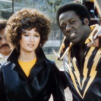 La directrice de Dallas Star, Victoria, a maîtrisé toutes les tendances capillaires des années 70 : photos
