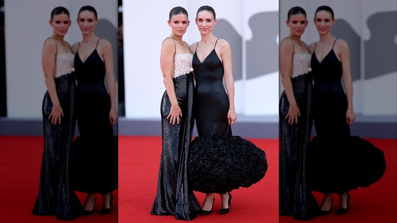 Kate Mara et Rooney Mara portant des robes noires au 