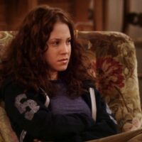 Vous vous souvenez de la star de 8 règles simples Amy Davidson ? À quoi ressemble l'acteur roux vibrant maintenant