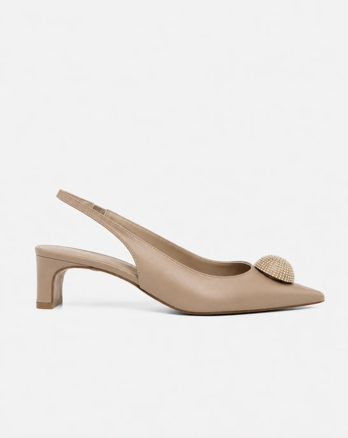 Chaussures à talons de couleur nude (210 euros)