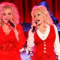 La célèbre sœur de Dolly Parton, Stella, a fait l'effet d'une bombe dans les années 80