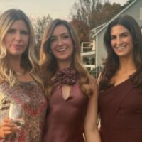 Kaitlan Collins maîtrise parfaitement l'habillage des invités de mariage et ces looks en sont la preuve