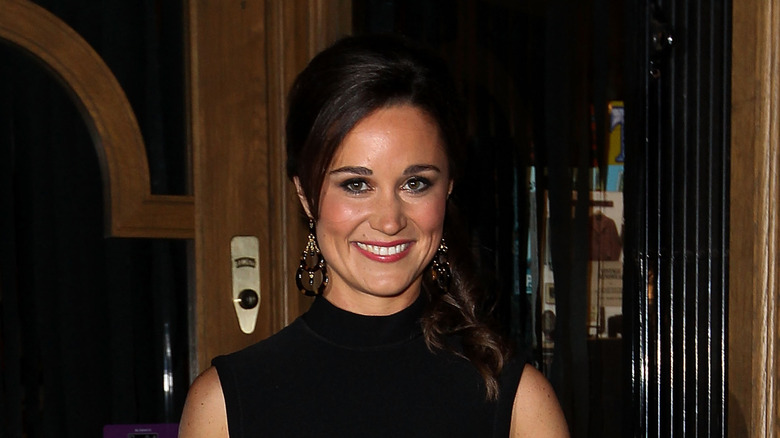 Pippa Middleton aux cheveux coiffés