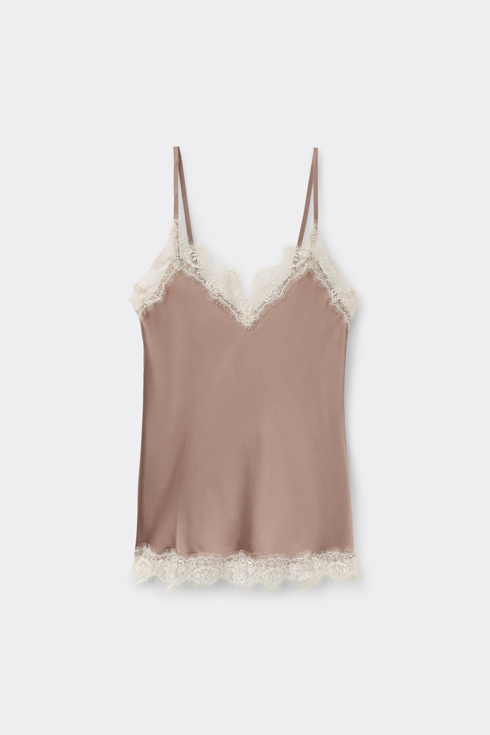 Top en soie vieux rose avec dentelle blanc cassé.