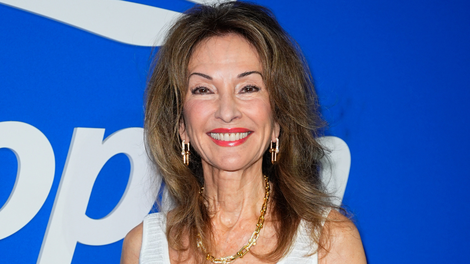 Susan Lucci a trouvé la couleur de rouge à lèvres crémeuse dont chaque femme de plus de 70 ans a besoin dans son sac
