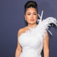 Les meilleurs moments de style de Salma Hayek dans la cinquantaine