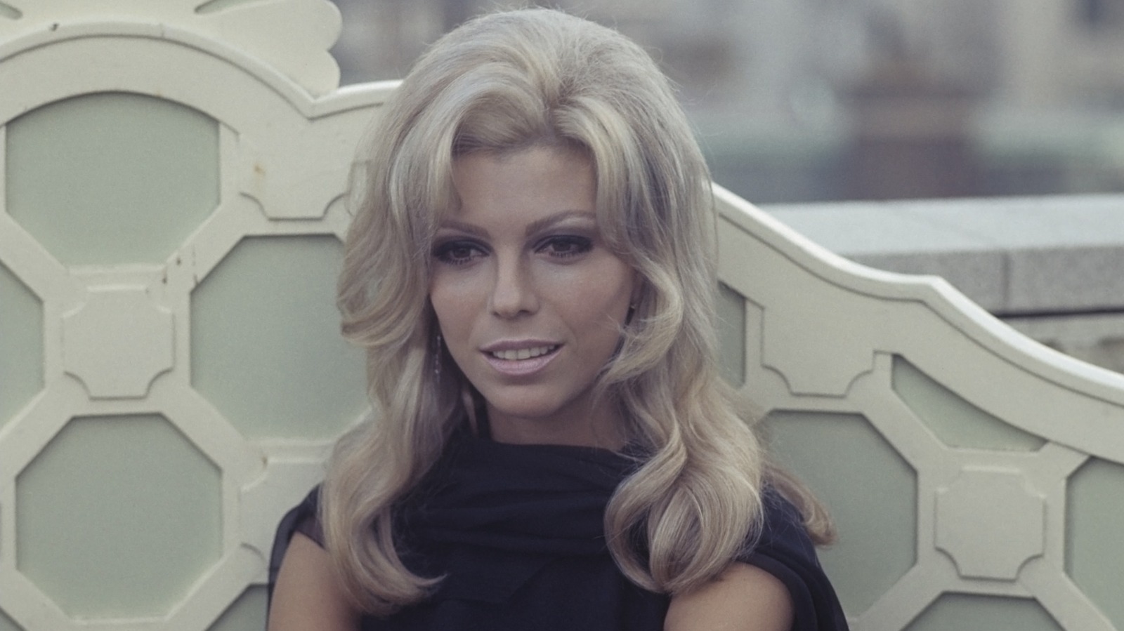 Ni Twiggy, ni Jean Shrimpton : cette beauté prétend qu'elle était la véritable créatrice de tendances en matière de maquillage des années 60