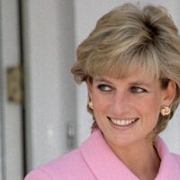 La coupe de cheveux à plumes emblématique de la princesse Diana fait un retour majeur en 2026