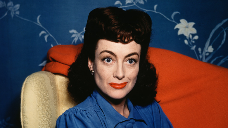 Joan Crawford avec du rouge à lèvres