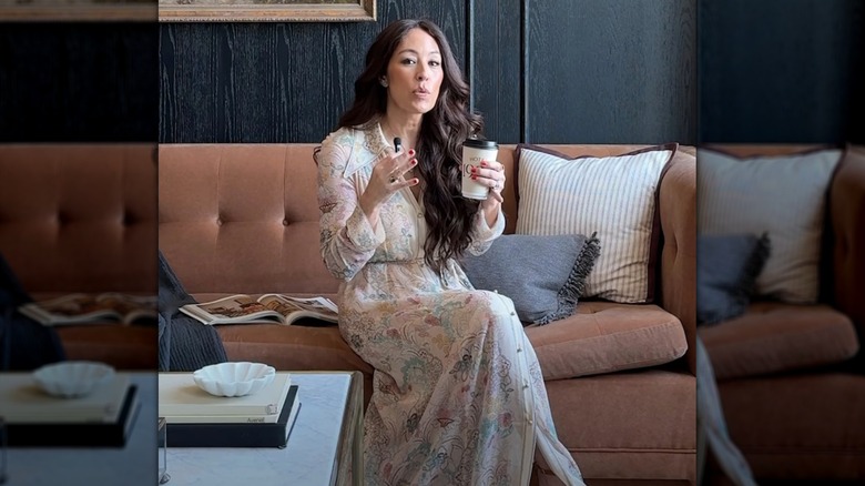 Joanna Gaines dans une robe à fleurs