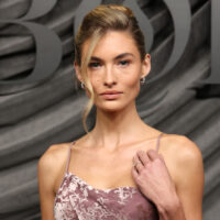 2016 contre. 2026 : photos côte à côte de la transformation du mannequin Victoria's Secret Grace Elizabeth