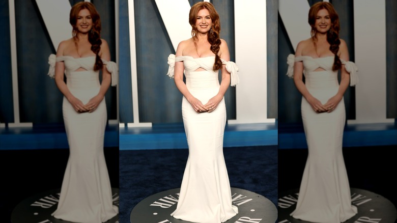 Isla Fisher à la soirée des Oscars Vanity Fair 2022 à Beverly Hills en mars 2022