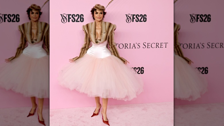 Lisa Rinna porte un modèle spectaculaire au défilé de mode Victoria's Secret 2026