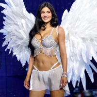 La manucure minimaliste qui a dominé le défilé de mode Victoria's Secret 2026