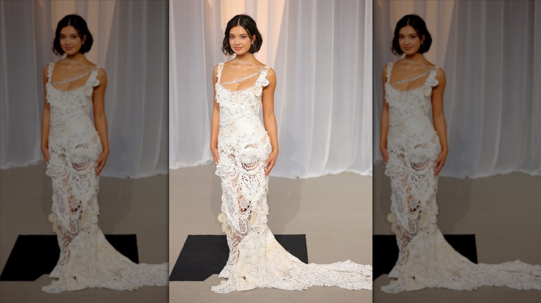 Peyton Elizabeth Lee portant une robe en dentelle au gala du musée de l'Académie 2026
